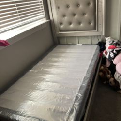 Twin Size Bed 