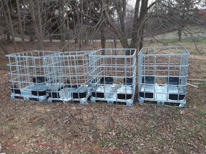 Tote Cages