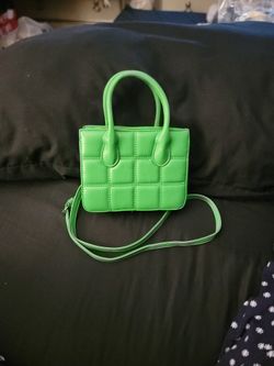 Crossi small quilted green crossbody bag, mini bag shoulder bag. 