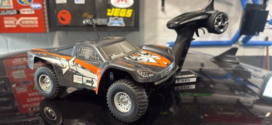 ECX Torment 1/16 Scale Brushless 4x4 RC truck