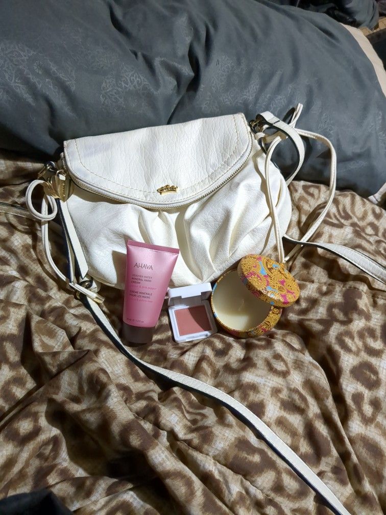 Juicy Couture Purse With Bath And Body Products