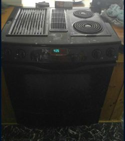 Electric Stove With Grill On One Side.