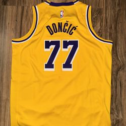 New Youth Size Large & XL LA Lakers Nike Luka Doncic Jerseys 