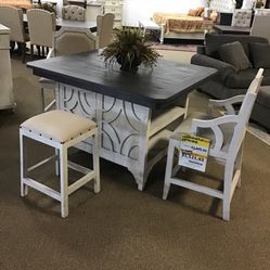 Table With 4 Stools