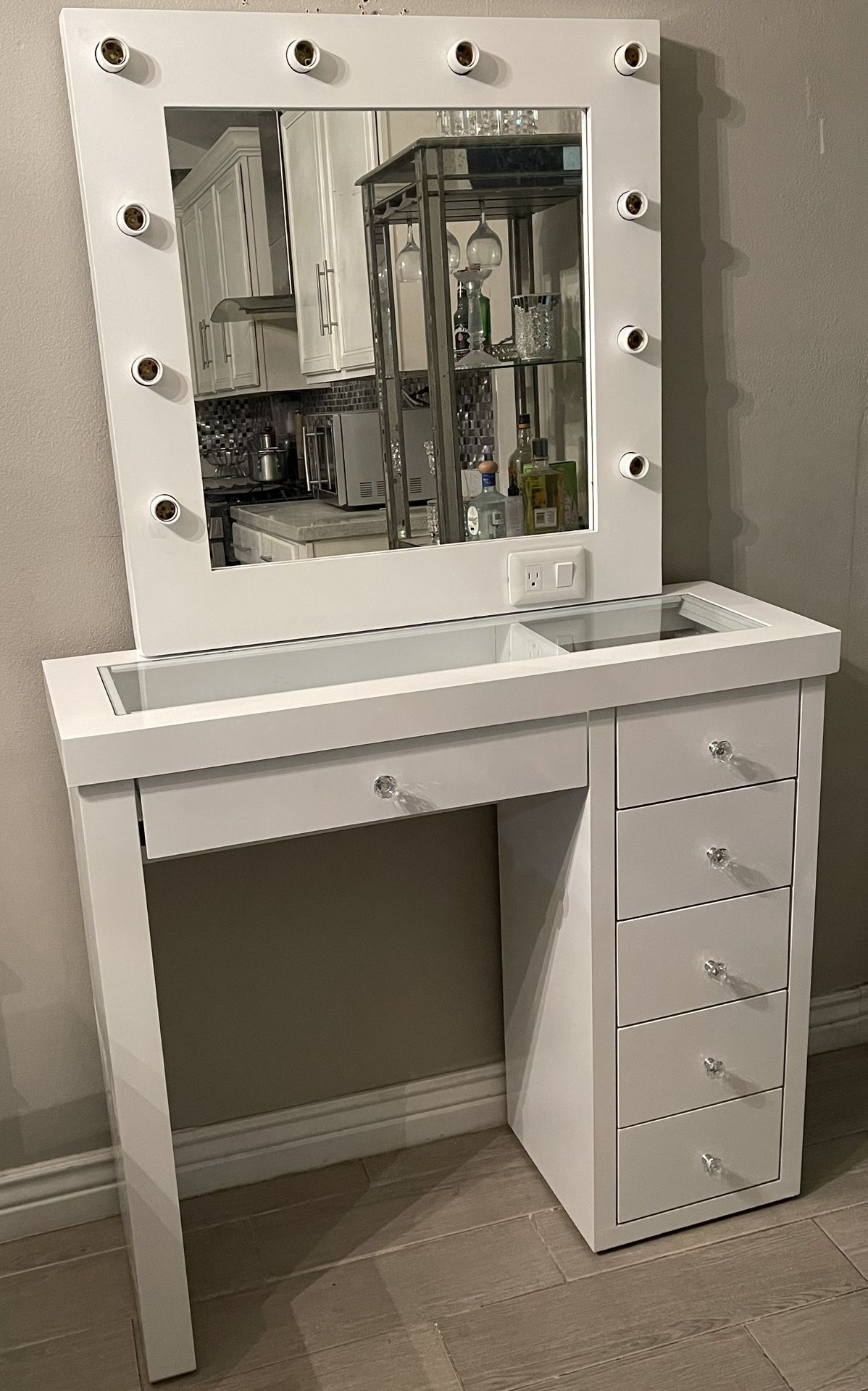 Vanity Desk With Mirror