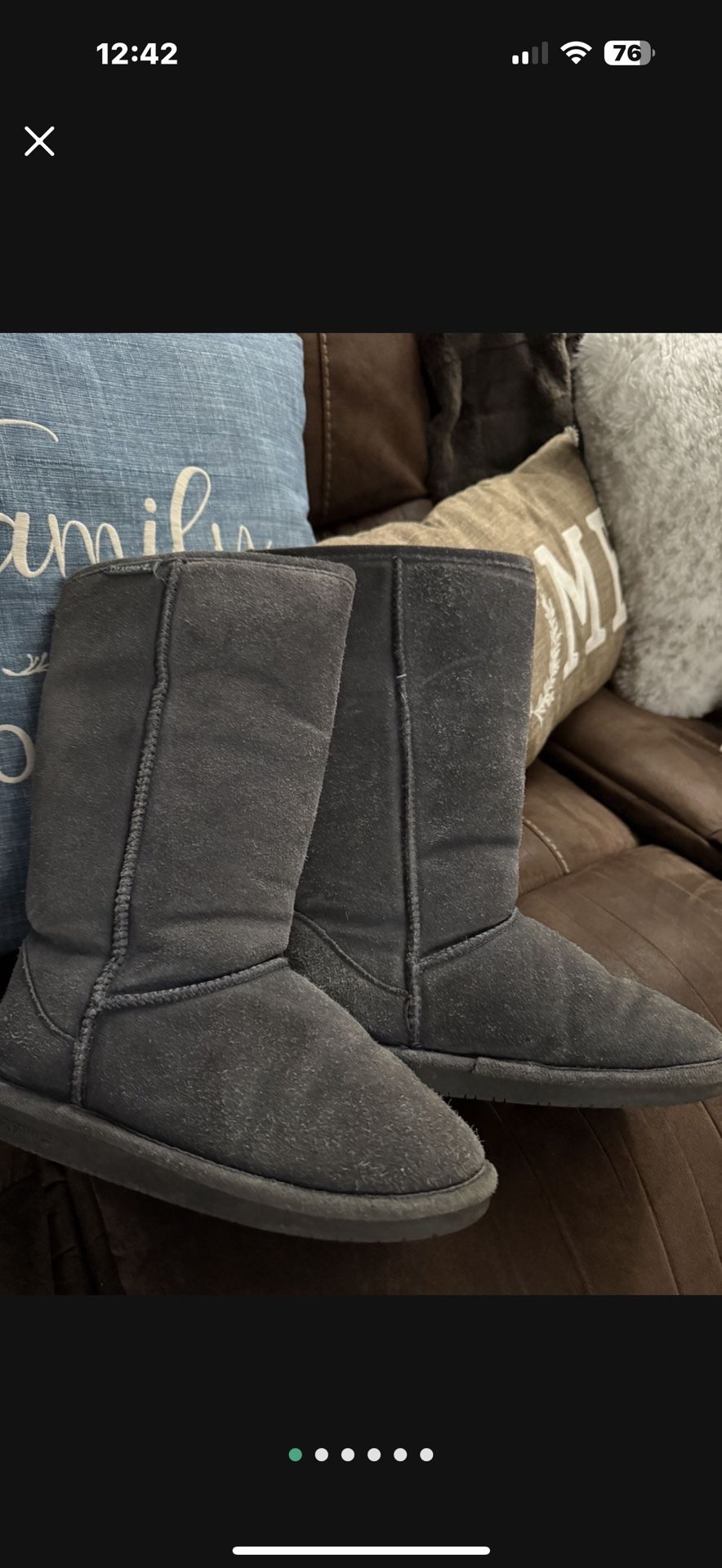 Bearpaw Boots Size 7 ($5 /pair) 