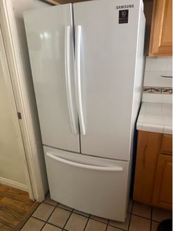 Fridge (like new under warranty)