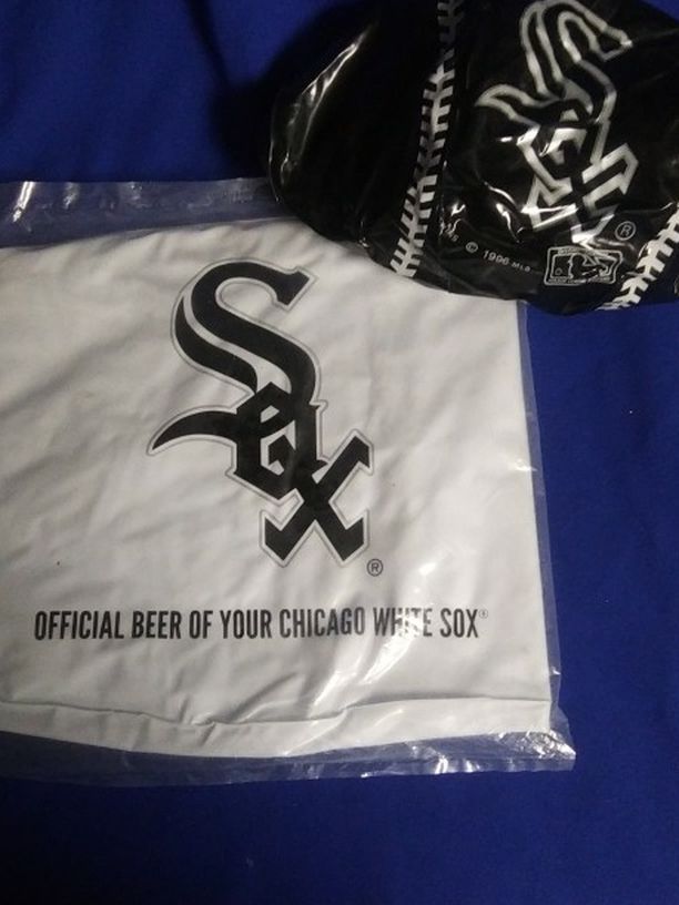 Chicago White Sox Baseball And Bat Inflatables. (➡👀 My Other Items)
