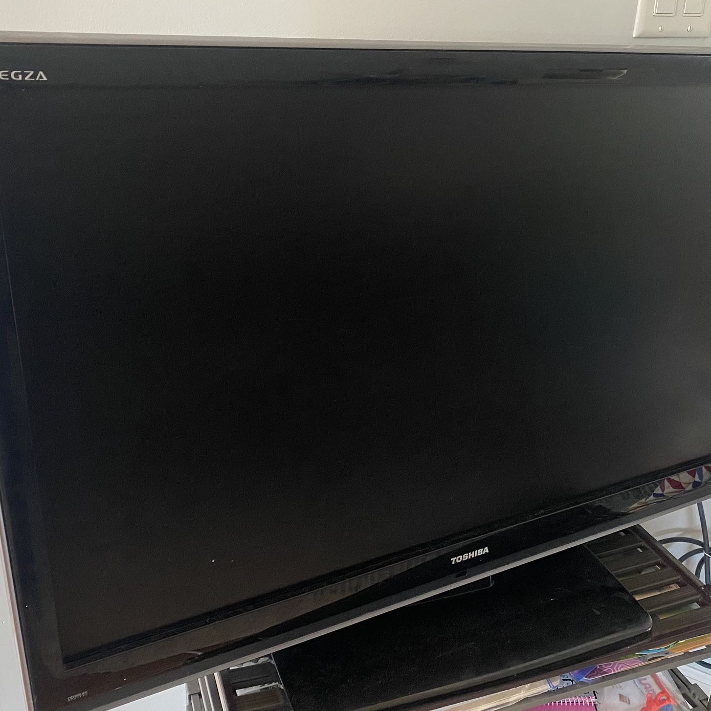 Toshiba Regza TV 42inch for Sale in Chicago, IL - OfferUp