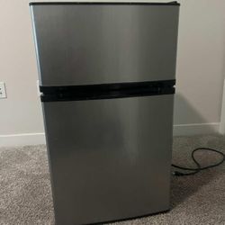 Insignia Mini Fridge with Top Freezer