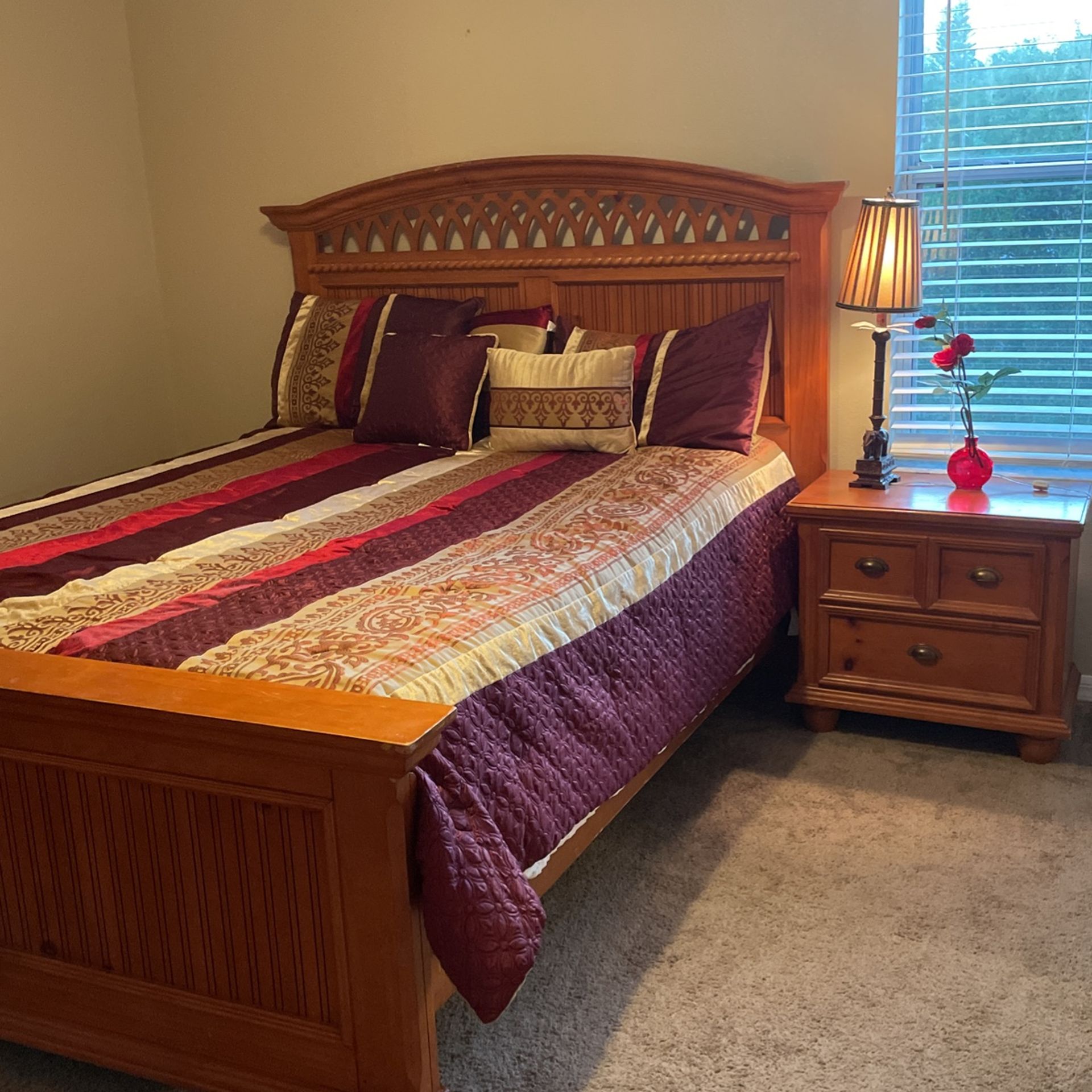 1 Queen Size Bedroom sets for 350 for Sale in Alafaya, FL OfferUp