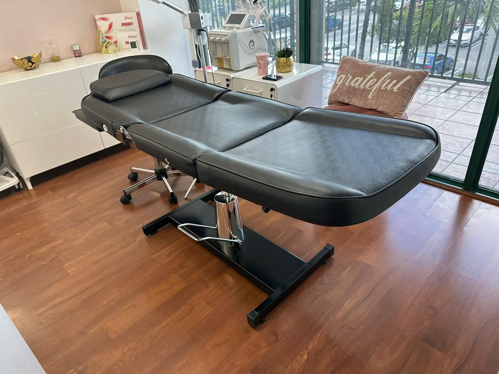 Eyelashes bed for Sale in Medley, FL OfferUp