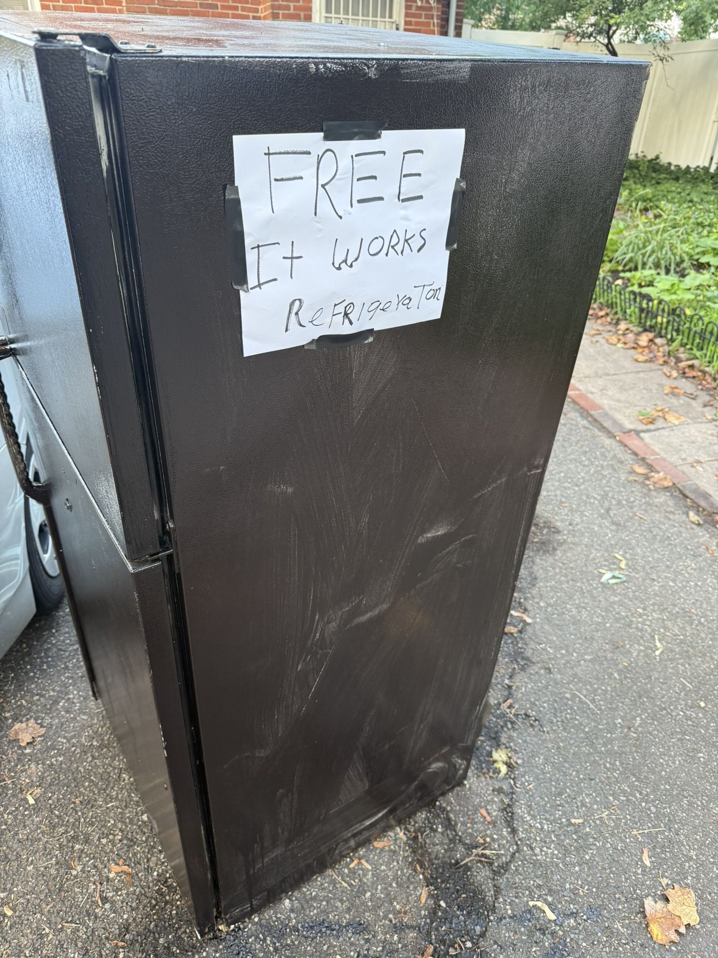 Free Refrigerator General Electric 18+Cubic Feet. Works Like Brand NEW. Freshly Repainted.