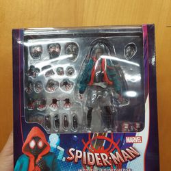Mafex #107 - Miles Morales - Spider-Man Into the Spider-Verse