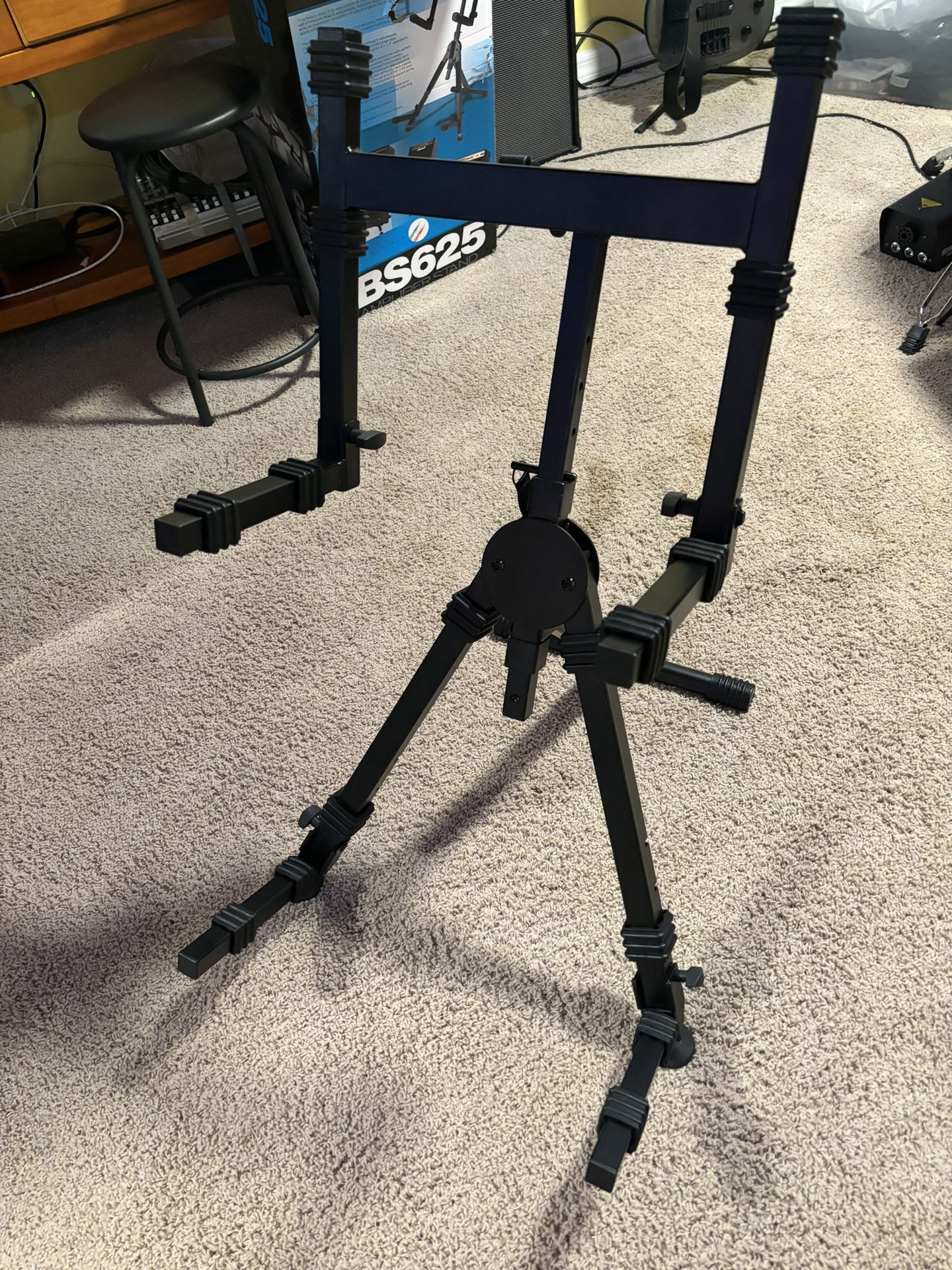 Quik Lok Amp Stand-new
