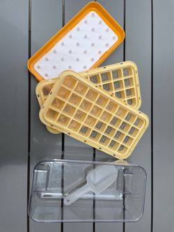 Ice cube maker