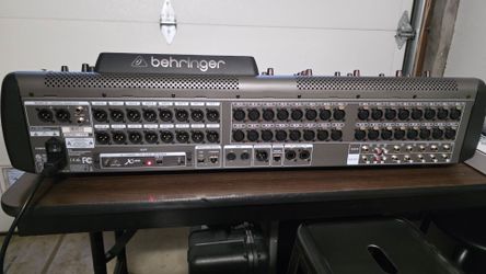 BEHRINGER X32 Digital Mixer + S32 Stage Box