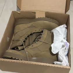 Brand New Army Issue Boots - Men 9.5 US