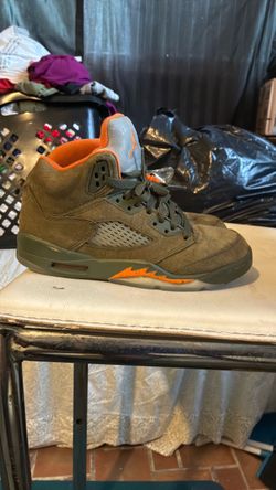 Olive greens retro 5s size 5