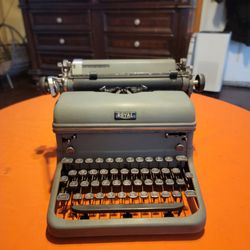 Royal 1940s Magic Gray KMG Typewriter
