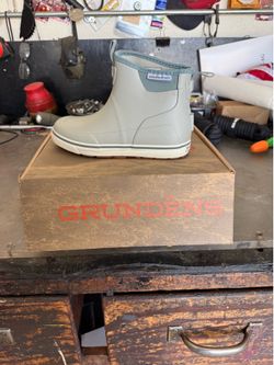 Grunden ankle deck boots