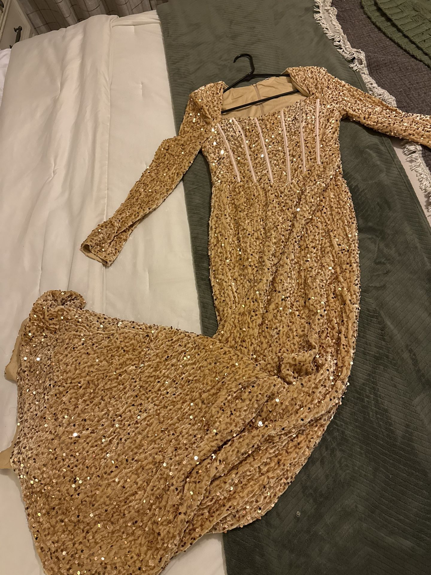 Gold Sequin Dress (medium)