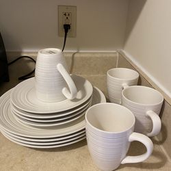 Coffee cups/saucers