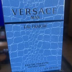 Versace men’s cologne 100% original very fresh smell