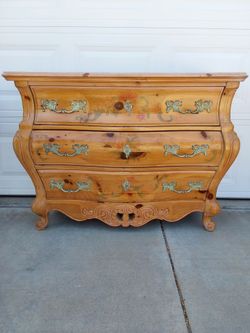Bombay dresser