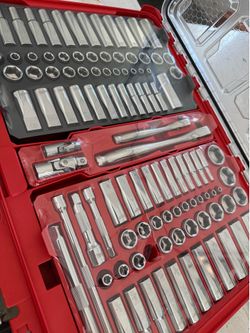 Milwaukee PACKOUT 106-Piece 1/4" and 3/8" Drive SAE & Metric Ratchet and Socket Set (Model #48-22-9486)