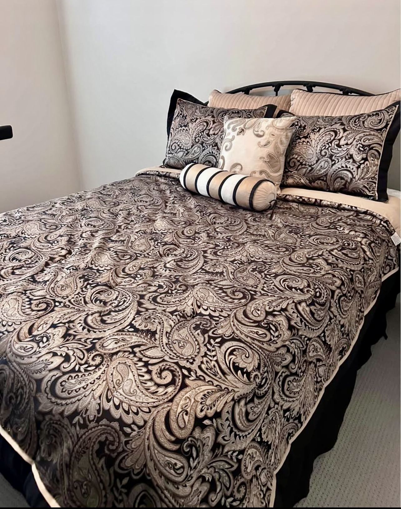 Queen Comforter Set With Accent Pillows & Valance 
