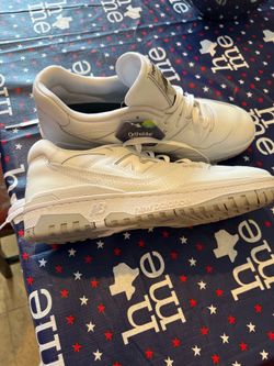 Tennis shoes