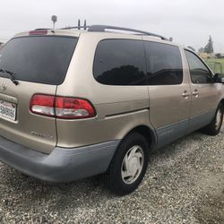 2003 Toyota Sienna