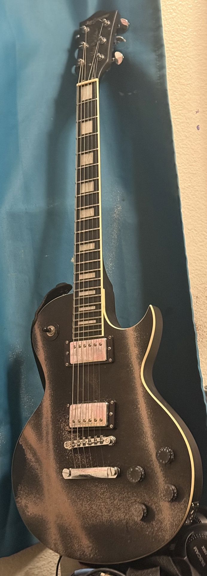 Leo Jaymz Single Cut Deluxe Electric Guitar – Les Paul Style – Black Finish