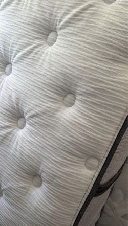 FULL SIZE BEAUTY REST MATTRESS PICK UP TODAY