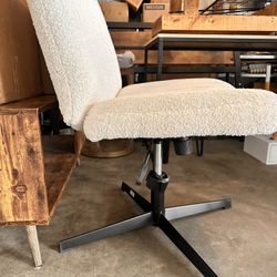 Wide Swivel Office Chair 