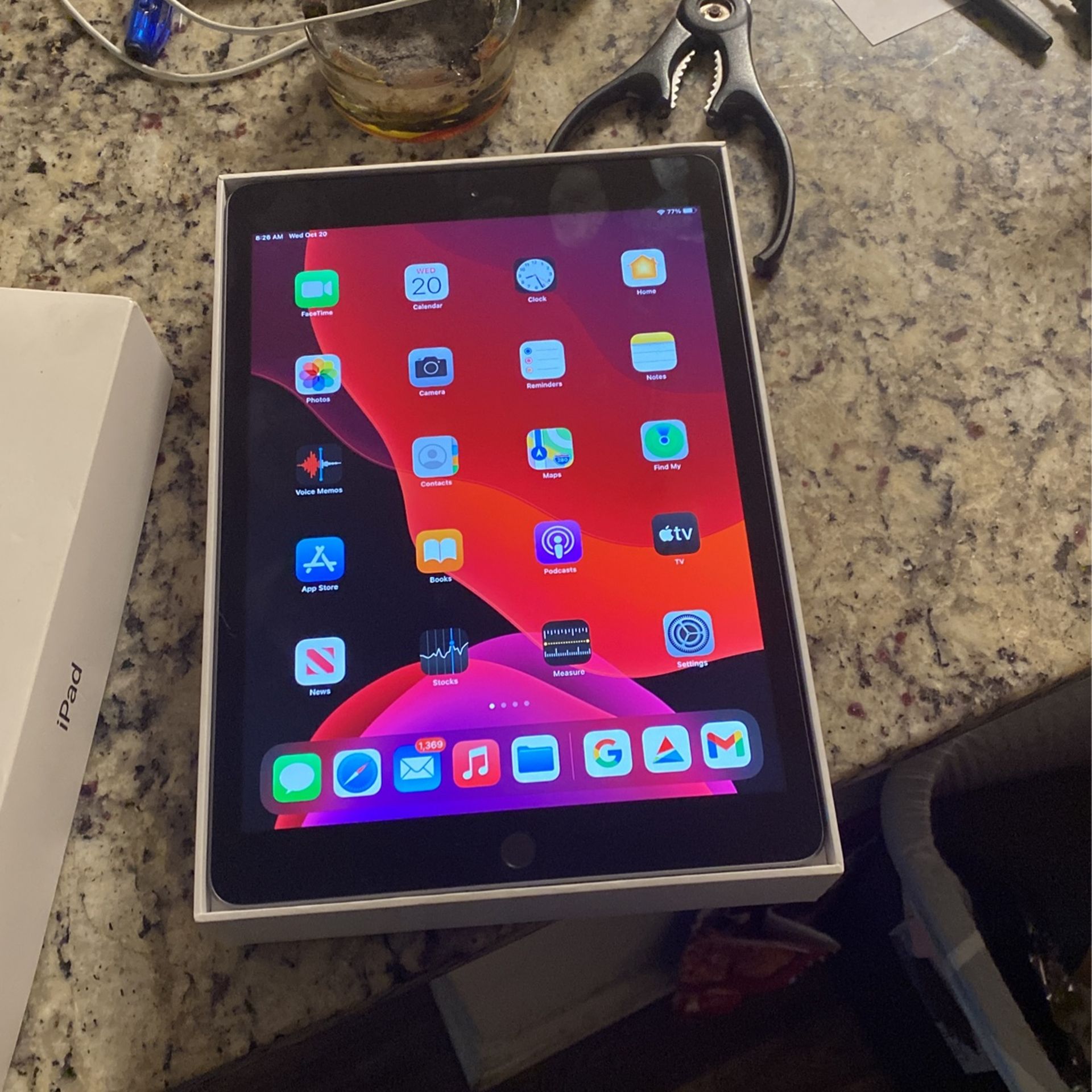 7th Gen iPad 32gb Wi Fi+cellular