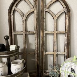 Decorative Arched Wood Window Frame 