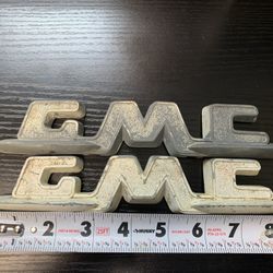 1955/59 GMC truck fender emblems