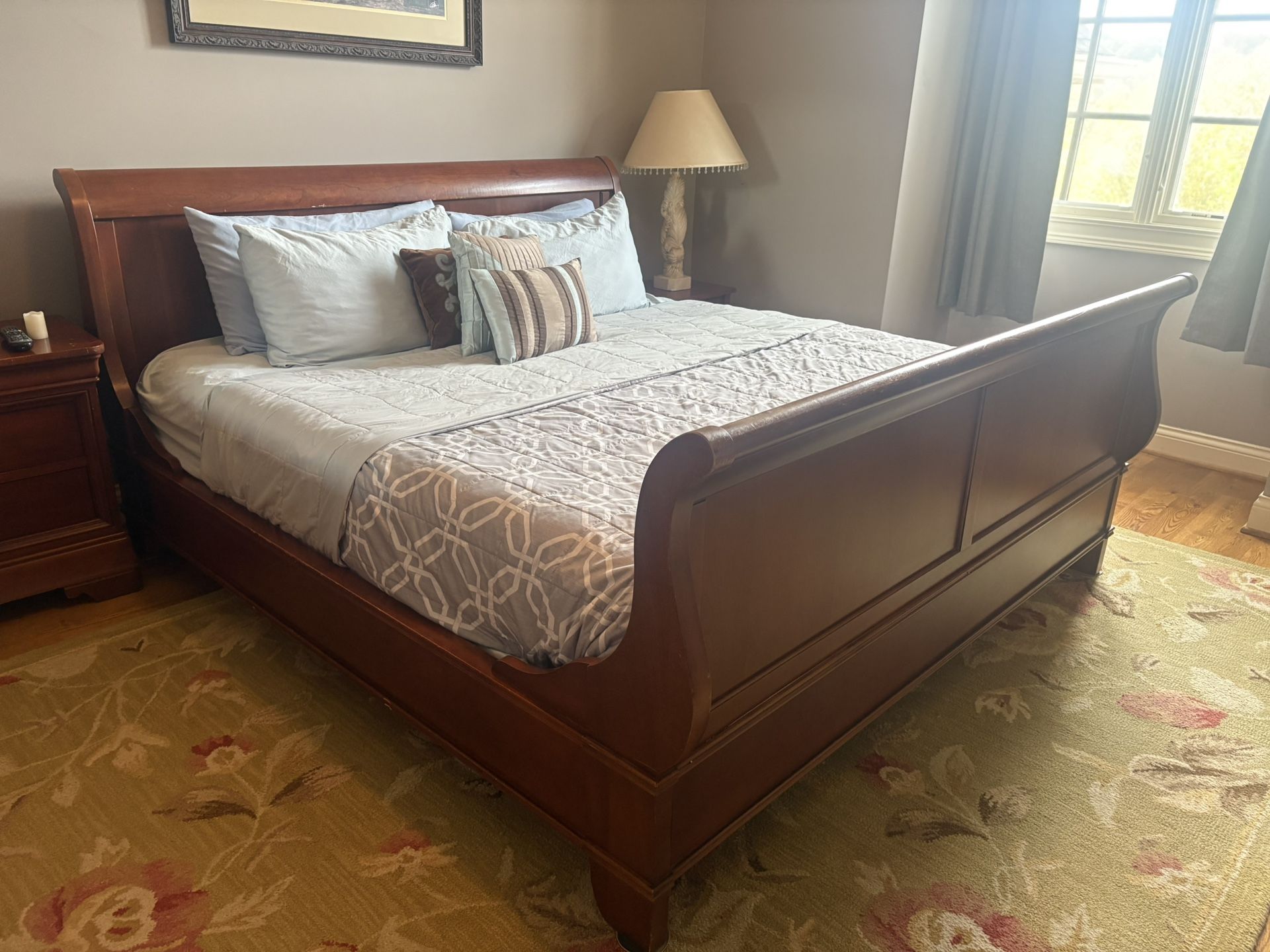 Kind Size Sleigh Bedroom Set