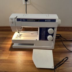 Husqvarna Viking 210 Electronic Sewing Machine 