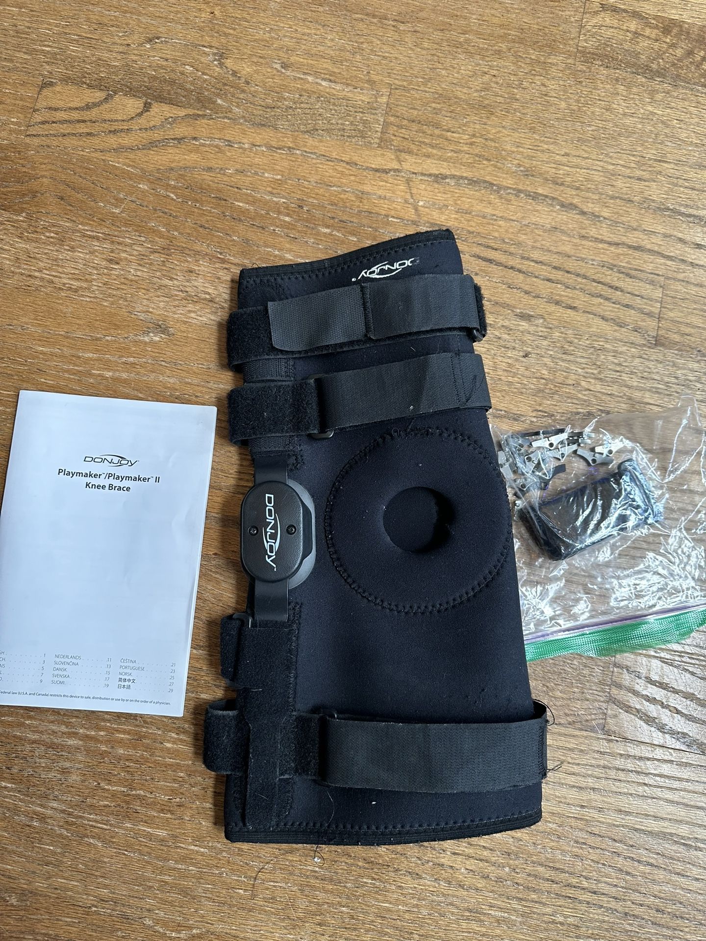 Donjoy Playmaker II Knee Brace