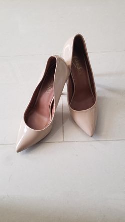 NEW Size 6.5 Candie's Nude Heels