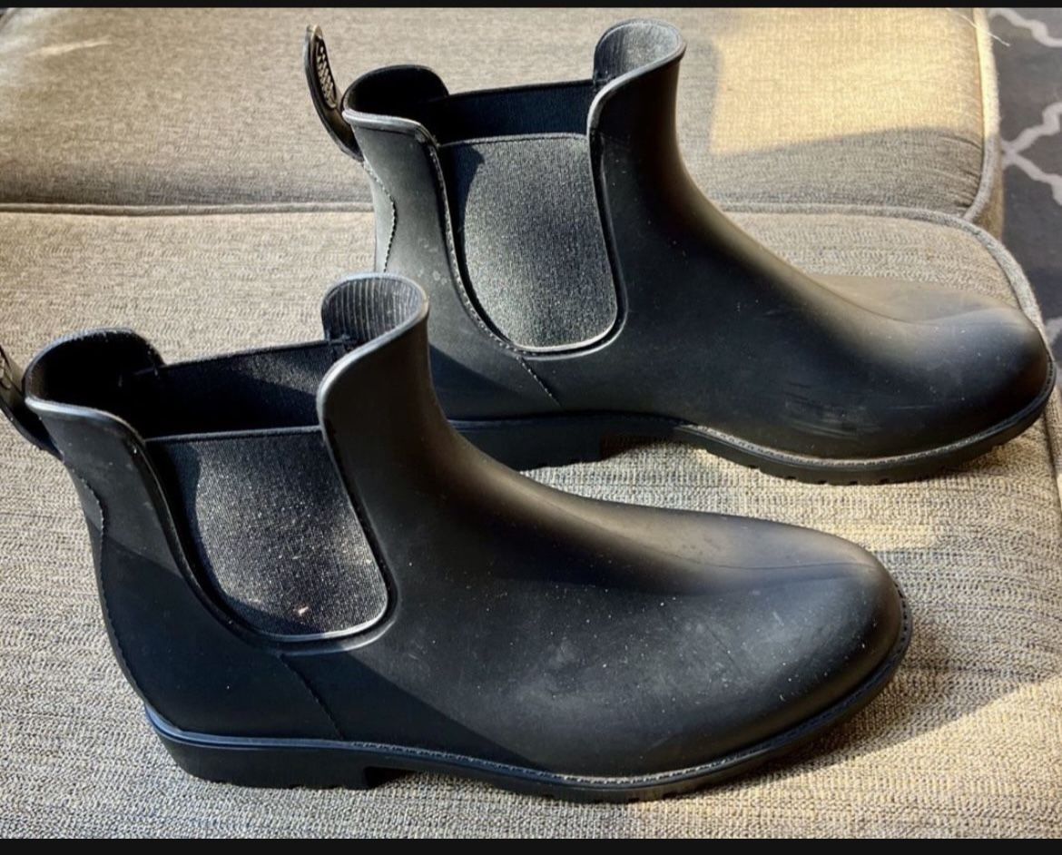 Women’s Black  Boots -size 6