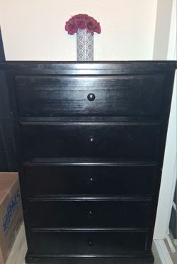 Dark wood 5 drawer dresser