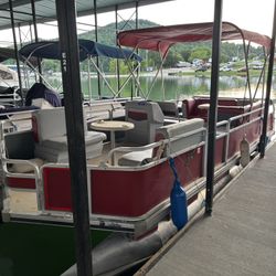 91 Sun Tracker Pontoon Boat
