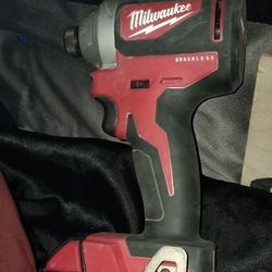 M18 Milwaukee Impact Driver With Battery