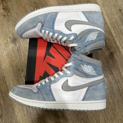 Jordan 1 Retro High Hyper Royal 