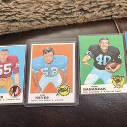 Nice 👌 !! (4) 1969 Topps Football Cards !