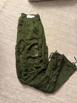 American Eagle silky loose green pants size 8
